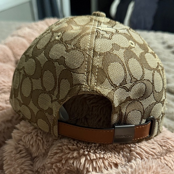 Coach Signature khaki Textured baseball hat - Picture 4 of 4